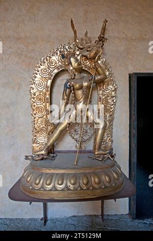 Vajrayogini-Statue (tibetische buddhistische Gottheit) im Schloss Brunico, Heimat des Messner Mountain Museum Ripa, Bruneck (Bruneck), Trentino-Südtirol, Italien Stockfoto