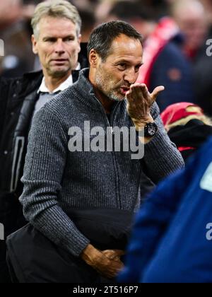 AMSTERDAM - Ajax Interimstrainer John va't Schip während des niederländischen Eredivisie-Spiels zwischen Ajax Amsterdam und dem FC Volendam in der Johan Cruijff Arena am 2. November 2023 in Amsterdam. ANP OLAF KRAAK Stockfoto