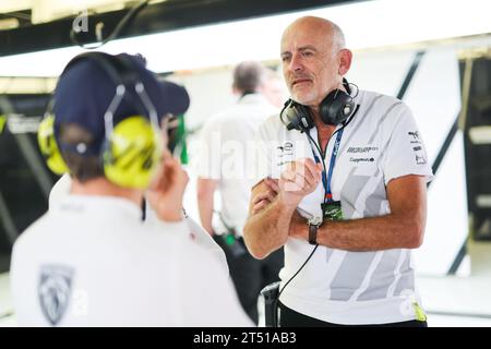 FINOT Jean-Marc (fra), Direktor von Stellantis Motorsport, Porträt während der BAPCo Energies WEC 8 Stunden, Bahrain. , . FIA Langstrecken-Weltmeisterschaft vom 1. Bis 4. November 2023 auf dem Bahrain International Circuit in Sakhir, Bahrain – Foto Antonin Vincent/DPPI Credit: DPPI Media/Alamy Live News Stockfoto