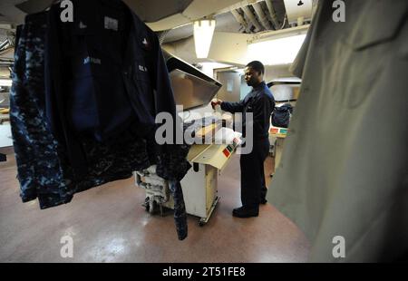 4. Flotte, Alesia Goosic, Komfort, Fortsetzung Versprechen 2011, Krankenhausschiff, humanitäre Hilfe, msc, Naval Forces Southern Command, SOUTHCOM, U.S. Navy, U.S. Southern Command, USNS Comfort (T-AH 20) Stockfoto