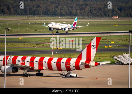 Flughafen Düsseldorf, Eurowings Airbus bei Landung, Condor Boeing 757-300, auf Parkposition, NRW, Deutschland Stockfoto