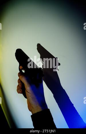 Pistolenpistole künstlerische Fotografie Bucheinband Design. Stockfoto