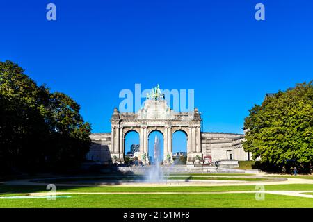 Triumphbogen, dreifacher Gedenkbogen mit Quadriga, Parc du Cinquantenaire, Brüssel, Belgien Stockfoto