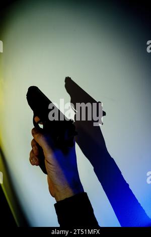 Pistolenpistole künstlerische Fotografie Bucheinband Design. Stockfoto