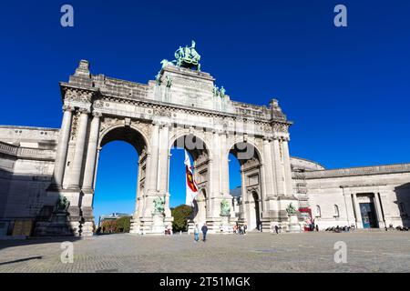 Triumphbogen, dreifacher Gedenkbogen mit Quadriga, Parc du Cinquantenaire, Brüssel, Belgien Stockfoto