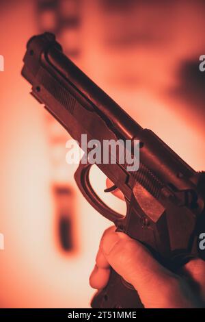 Pistolenpistole künstlerische Fotografie Bucheinband Design. Stockfoto