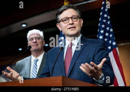 Washington, Usa. November 2023. House Speaker Mike Johnson (R-LA) sprach auf einer Pressekonferenz der House Republican Conference im US Capitol. (Foto: Michael Brochstein/SIPA USA) Credit: SIPA USA/Alamy Live News Stockfoto