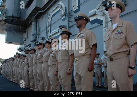 121 Tage Sommereinsatz, CPO, Japan, Pinning Ceremony, USS Kitty Hawk (CV 63), Yokosuka Stockfoto