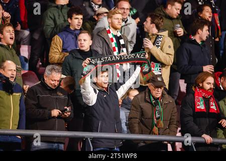 Nijmegen, Niederlande. November 2023. NIJMEGEN, NIEDERLANDE - 2. NOVEMBER: Fans und Unterstützer von NEC beim TOTO KNVB Cup 1. Runde Spiel zwischen NEC und Roda JC im Goffertstadion am 2. November 2023 in Nijmegen, Niederlande. (Foto: Broer van den Boom/Orange Pictures) Credit: Orange Pics BV/Alamy Live News Stockfoto