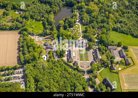 Luftaufnahme, Freizeitpark Schloß Beck, mit Spielplatz und Spielplatzausstattung, Kirchhellen-Nord-Ost, Bottrop, Ruhrgebiet, Nordrhein-Westfalen, De Stockfoto