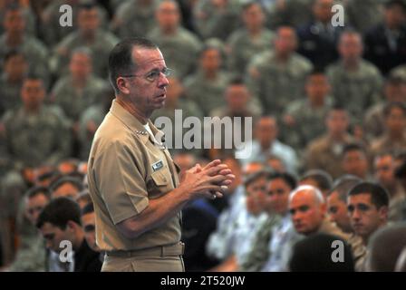 ADM. Mike Mullen, BLTS, Breitband Language Training System, Vorsitzender der Joint Chiefs of Staff ADM. Mike Mullen, Defense Language Institute Foreign Language Center, dli, dliflc, JCS, Joint Chiefs, gemeinsame Stabschefs, Monterey, Mullen, People, shepard Stockfoto