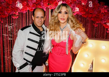 Michael Ostertag, Dolly Buster bei Micas 40. Geburtstag Bash Party im Bellucci Restaurant Berlin. *** Michael Ostertag, Dolly Buster bei Micas 40th Birthday Bash Party im Bellucci Restaurant Berlin Credit: Imago/Alamy Live News Stockfoto