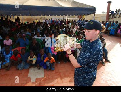 Africa Partnership Station, APS West, COMREL, Five Star Brass Quintett, Sailors, U.S. Naval Forces Europe, U.S. Navy Stockfoto