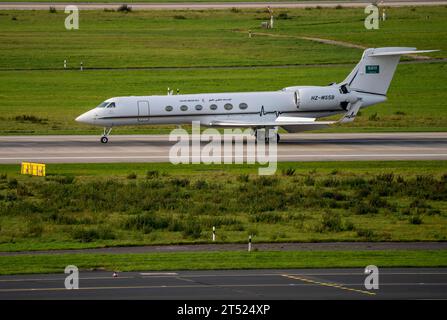 Ambulanzflieger, HZ-MS5B, Saudi Medevac Gulfstream Aerospace G-V Gulfstream V, Privatflugzeug auf dem Flughafen Düsseldorf, Luftverkehr DUS *** Ambulanzflugzeug, HZ MS5B, Saudi Medevac Gulfstream Aerospace G V Gulfstream V, Privatflugzeug auf dem Flughafen Düsseldorf, Flugverkehr DUS Credit: Imago/Alamy Live News Stockfoto