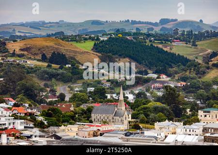 Oamaru wurde zwischen den sanften Hügeln aus Kalkstein und kurzen flachen Landstrichen bis zum Meer gebaut. Dieser Kalkstein wird für die Konstruktion verwendet Stockfoto