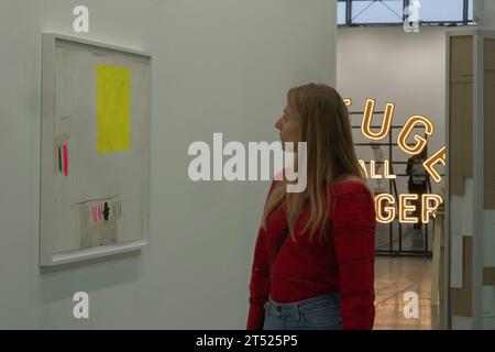 Artissima findet vom 3. Bis 5. November 2023 in Lingotto Fiere Turin statt und zeigt die Nachrichten von Unternehmen aus Italien und internationalen Branchen zeitgenössischer Kunst. Galerie: Besuch der Messe Stockfoto