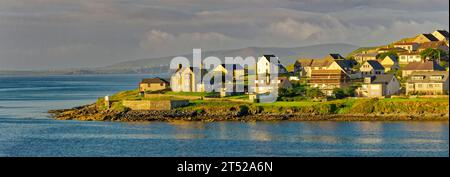 INVERGORDON, SCHOTTLAND – 4. September 2023: Invergordon ist eine Stadt in Easter Ross, Highland, Schottland. Der ehemalige Marinestützpunkt ist ein Tiefwasserhafen Stockfoto