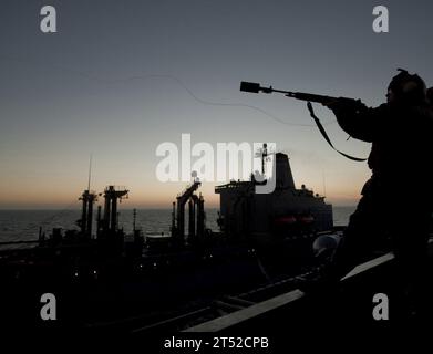 Flugzeugträger, Flottennachfüllöler, Military Sealift Command, Navy, U.S. Navy, USNS Yukon (T-AO 202), USS Carl Vinson (CVN 70) Stockfoto