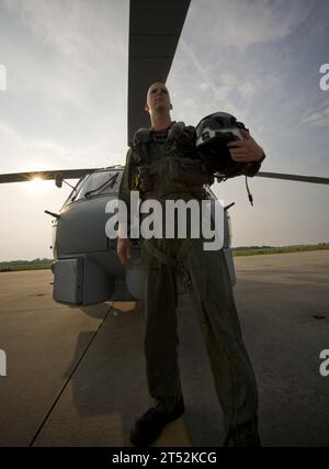 All Hands Magazine, Defense Media Activity, Florida, Naval Station Mayport, Pilot, SH-60 Sea Hawk Hubschrauber, US Navy Foto Stockfoto