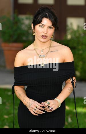 St. Helena, USA. November 2023. Emmy Meli posiert während des zweiten Tages von Live in the Vineyard auf der Charles Krug Winery am 2. November 2023 in St. Helena, Kalifornien. Foto: Casey Flanigan/imageSPACE/SIPA USA Credit: SIPA USA/Alamy Live News Stockfoto