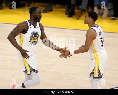 San Francisco, Usa. Mai 2023. Draymond Green #23 und Jordan Poole #3 der Golden State Warriors feiern am Mittwoch, den 10. Mai 2023, im Chase Center in San Francisco, Kalifornien, einen Korb im dritten Quartal des fünften Spiels der NBA-Basketball-Western-Conference-Halbfinale gegen die Los Angeles Lakers. (Foto: Jane Tyska/The Mercury News/TNS/SIPA USA) Credit: SIPA USA/Alamy Live News Stockfoto