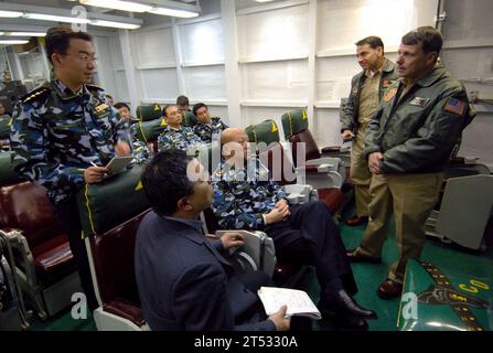 atlantik, Carrier Strike Group (CSG ) 10, Chinese People's Liberation Army Navy (PLAN), Kommandant, Flugzeugträger der Nimitz-Klasse USS Harry S. Truman (CVN 75), Tailored Ship's Training Availability (TSTA) Stockfoto