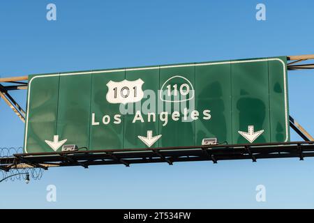 Los Angeles Route 101 und 110 Freeway Pfeilschild in Südkalifornien. Stockfoto