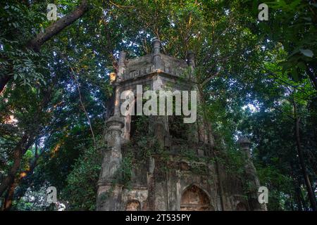 Dhaka, Bangladesch: Ein alter Friedhof auf dem Dhaka Christian Cemetery in Wari in Old Dhaka. Stockfoto