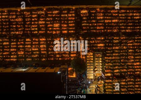 Katholiken beobachten Nov 2 als All Souls' Day, ein Tag des Gebets für die Toten. Die Fotos von der Beobachtung wurden in den heiligen Rosenkranz Kirche in Dhaka, Stockfoto