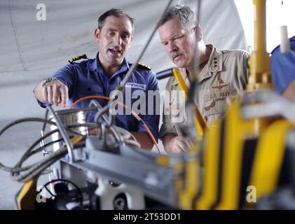 Brish Navy, Commander, HMS Chittingfold, M 37, Minenneutralisationsfahrzeug, Seafox, US Naval Forces Central Command und Combined Maritime Forces, US Navy, Vize ADM Mark Fox Stockfoto