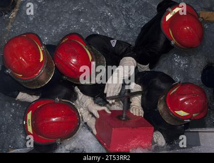 CFAY, Schadenskontrolle, DC, Brandbekämpfung, Feuerwehrschule, Schulungsort für Brandbekämpfung und Schadenskontrolle in Marinetechnik Stockfoto