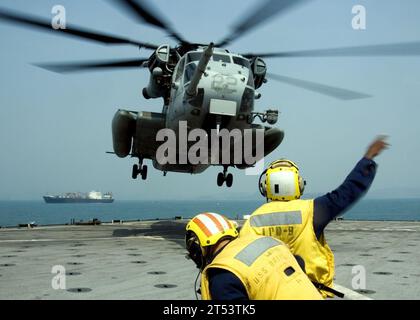 ch-53, Cobra Gold, CTF-76, Essex Strike Group, Flugoperationen, USS Harpers Ferry (LSD 49) Stockfoto