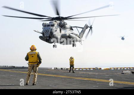 CH-53E Super Hengst, Erdbeben, Haiti, HMH 461, Eisenpferd, Linkslenkung 5, USS Bataan Stockfoto