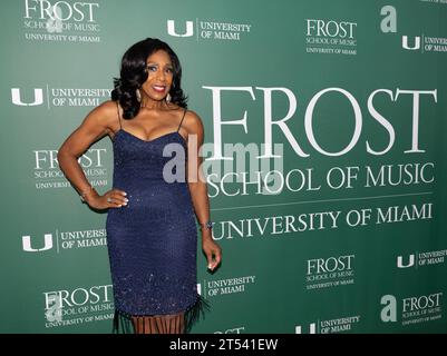 Miami, Vereinigte Staaten Von Amerika. November 2023. CORAL GABLES, FLORIDA – 2. NOVEMBER: Dawn Lewis kommt am 2. NOVEMBER 2023 in Coral Gables, Florida an der Frost School of Music's Knight Center for Music Innovation Inauguration Gala an der University of Miami an. (Foto: Alberto E. Tamargo/SIPA USA) Credit: SIPA USA/Alamy Live News Stockfoto