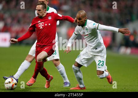 Franck RIBERY (FC Bayern München) gegen Theodor Gebre SELASSIE (SV Werder Bremen) FC Bayern München - Werder Bremen 5:0 Fussball Bundesliga Saison 2015/2016 in München, Deutschland am 12.03.2016 Stockfoto