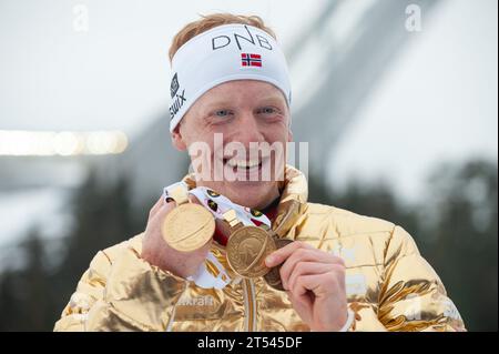 Johannes Thingnes Boe NOR mit Medaillen IBU Weltmeisterschaften Biathlon 15 KM Massenstart der Herren in Oslo, Norwegen am 13.03.2016 Stockfoto