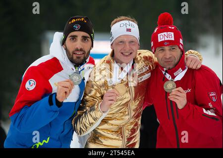 Martin Fourcade von Johannes Thingnes Boe NOR Aktion und Ole Einar BJOERNDALEN, NOR mit Medaillen IBU Weltmeisterschaften Biathlon 15 KM Massenstart der Herren in Oslo, Norwegen am 13.03.2016 Stockfoto