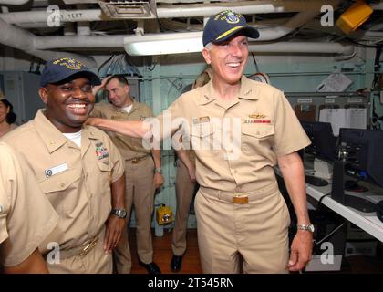 Kommandant, HAWAII, Marinestützpunkt Pearl Harbor, Pearl Harbor, Lenkraketenkreuzer der Ticonderoga-Klasse USS Port Royal (CG 73), dritte US-Flotte Stockfoto