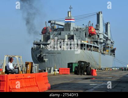 Kranschiff, Kuba, Guantanamo Bay, Haiti, militärisches Sealift Command, Operation Unified Response, SS Cornhusker State (T-ACS 6), U.S. Navy Stockfoto