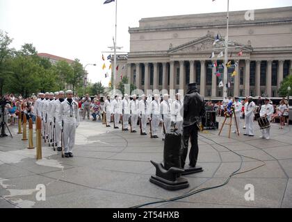 DC, Memorial Day Konzert, Naval District Washington, Navy Memorial, Saxophon solo, Sea Chanters Chor, U.S. Navy Band, Washington, Kranzniederlegung Stockfoto