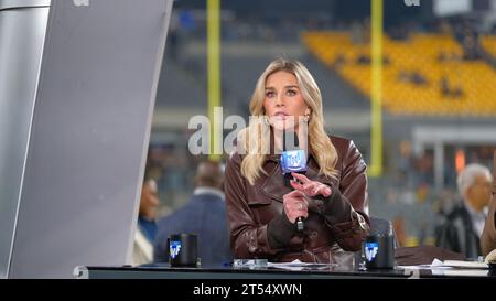 Pittsburgh, PA, USA. November 2023. Charissa Thompson während des Spiels Pittsburgh Steelers gegen Tennessee Titans in Pittsburgh, PA. Jason Pohuski/CSM/Alamy Live News Stockfoto