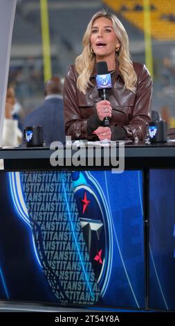 Pittsburgh, PA, USA. November 2023. Charissa Thompson während des Spiels Pittsburgh Steelers gegen Tennessee Titans in Pittsburgh, PA. Jason Pohuski/CSM/Alamy Live News Stockfoto