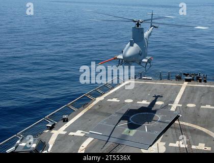 Flugdeck, Fregatte mit Lenkflugkörper USS McInerney (FFG 8), Northrop Grumman Corporation, Unmanned Aerial Vehicle MQ-8B Fire Scout Stockfoto