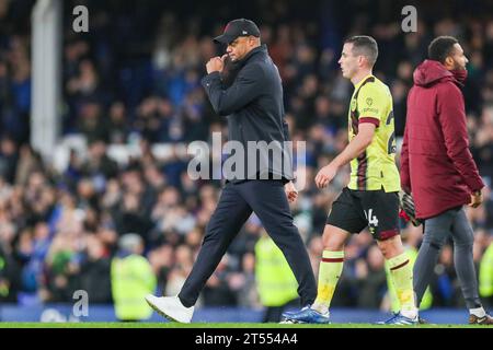 Liverpool, Großbritannien. November 2023. Burnley Manager Vincent Kompany während des Spiels der 4. Runde des Everton FC gegen Burnley FC, Carabao Cup im Goodison Park, Liverpool, England, Großbritannien am 1. November 2023 Credit: Every Second Media/Alamy Live News Stockfoto