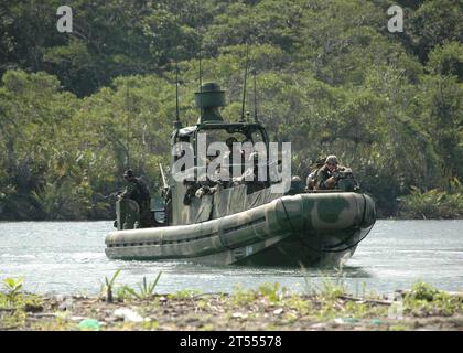 Ausländisches Militär, Marine, Panama, Panamakanal, panamaische Marine, PANAMAX 2010, RIVRON-3, U.S. Marine Corps 2nd Fast Company, U.S. Navy, U.S. Navy Riverine Squadron 3, U.S. Southern Command, Virginia, Yorktown Stockfoto