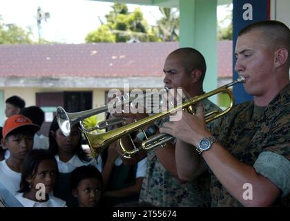 Viermonatige humanitäre Hilfe, Marine Corps Pacific Band, medizinische/zahnärztliche Programme für zivile Angelegenheiten (MEDCAP/DENCAP), Ozeanien, Pazifische Partnerschaft 2007, Philippinen, Südostasien, TABACO STADT, Tabaco Grundschule Stockfoto