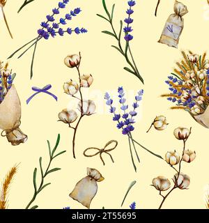 Ein Muster aus Lavendelwildblumen, Baumwolle, Weizenspikelets auf einem gelben Hintergrund im Aquarellstil Stockfoto