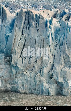 Risse und Texturen der Perito Moreno Gletscher Nordwand am Argentino See Stockfoto