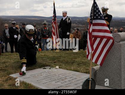 Loretta Perfectus Walsh, Navy Operational Support Center (NOSC) Avoca, Umwidmung und Kranzlegung, Seeleute, U.S. Navy Stockfoto