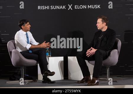 LONDON, ENGLAND, Großbritannien - 02. November 2023 - der britische Premierminister Rishi Sunak interviewt Elon Musk zu Fragen der Künstlichen Intelligenz ( mehr Stockfoto